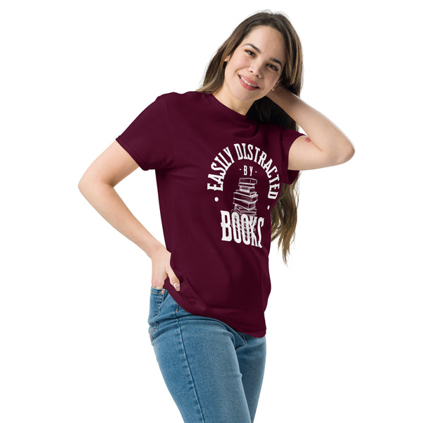T-Shirt Classic - Easily Distracted by Books white ein Produkt von SCHIETKRAM