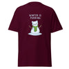 T-Shirt Classic - Weihnachts-Katze Schnee by Wanderkraehe Maroon ein Produkt von SCHIETKRAM