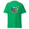 T-Shirt Classic - Schnegge by Wanderkraehe Irish Green ein Produkt von SCHIETKRAM